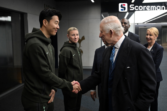 캡틴' 손흥민, 찰스 3세 국왕과 토트넘 스타디움서 만나